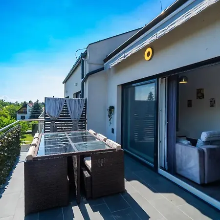 Ah-premium Rooftop 扎马迪